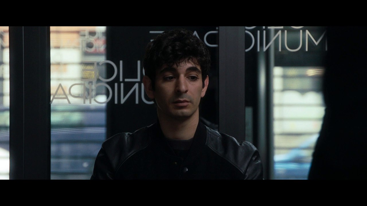 Bande-annonce SIX PIEDS SUR TERRE