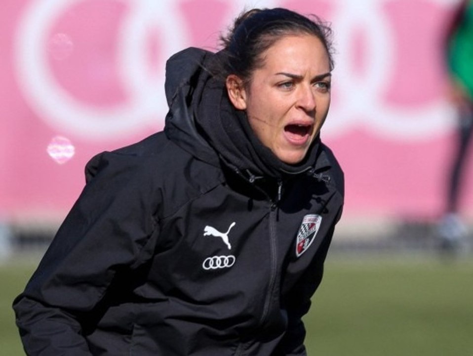 Novum im deutschen Profi-Fußball: Erste Frau trainiert Männer-Team