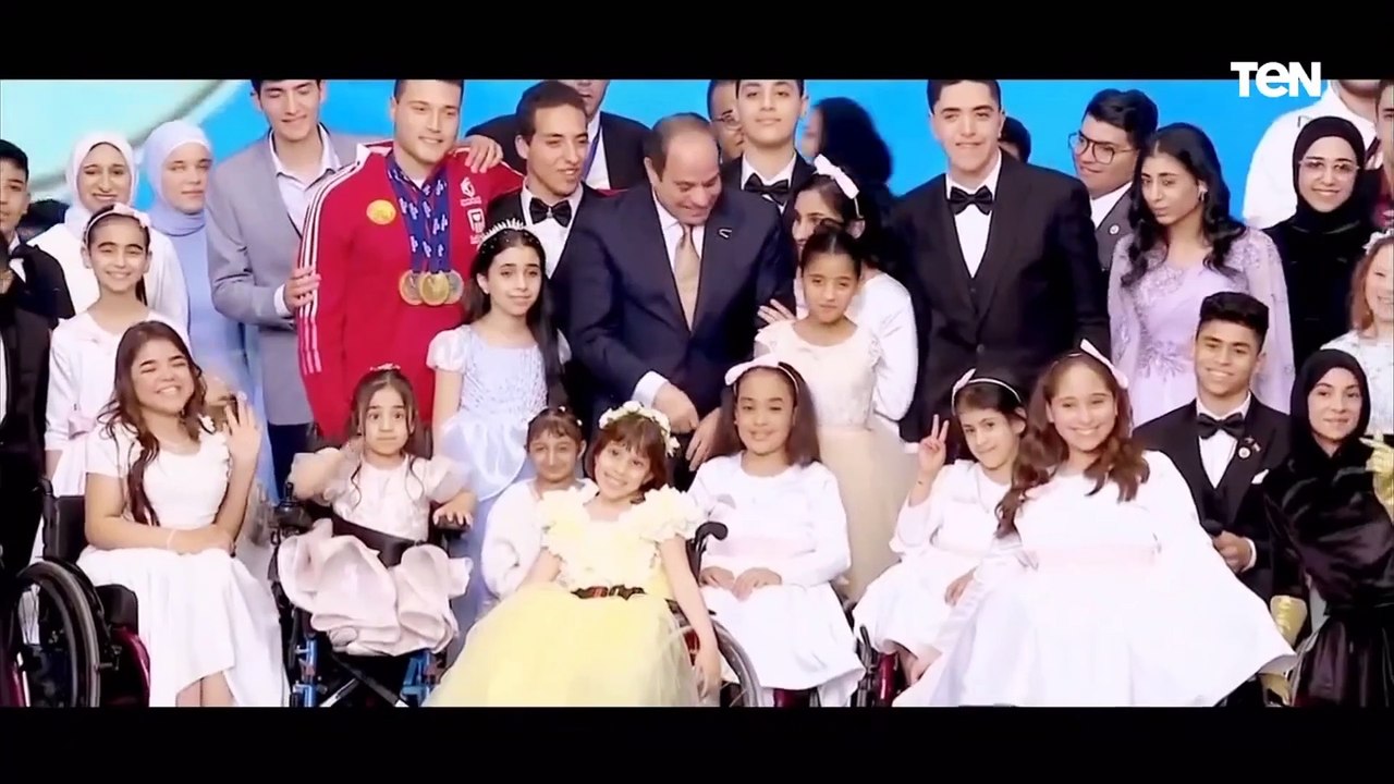 الرئيس السيسى يشاهد فيلما تسجيليا بعنوان: "سواعد الوطن" بحفل عيد العمال من مجمع هايير الصناعي