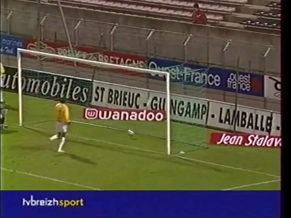 2004-05 - 8eT- 31 Robert - GUINGAMP - LA ROCHE SUR YON  4-0