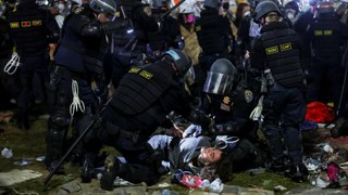 Derribo de barricadas y arrestos en la UCLA