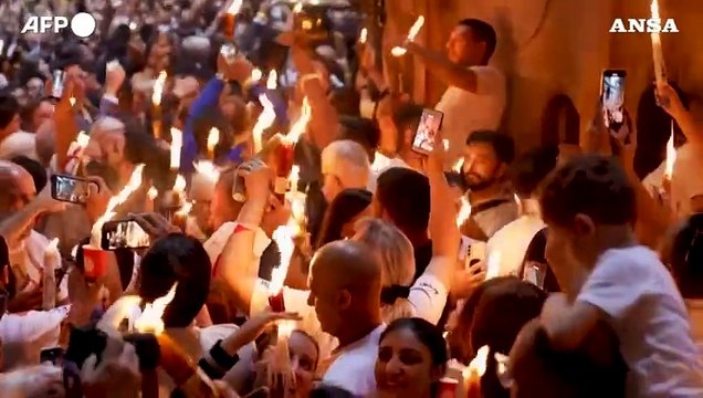 Gerusalemme, il suggestivo rito del Fuoco santo