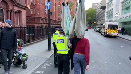 UCL önündeki Filistin'e destek gösterisine polis müdahalesi