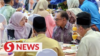 PM joins Education Ministry's get-together event in Putrajaya