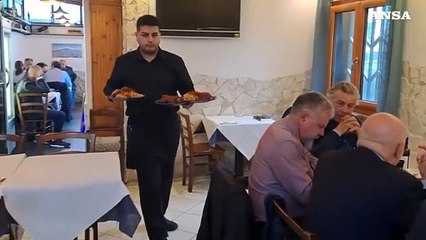 Napoli, polpo "alla Luciana" per Vannacci