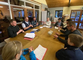 Bordon Pipe Band rehearses ahead of debut performance