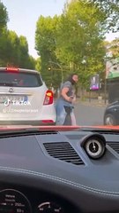 Ultimo fermo al semaforo