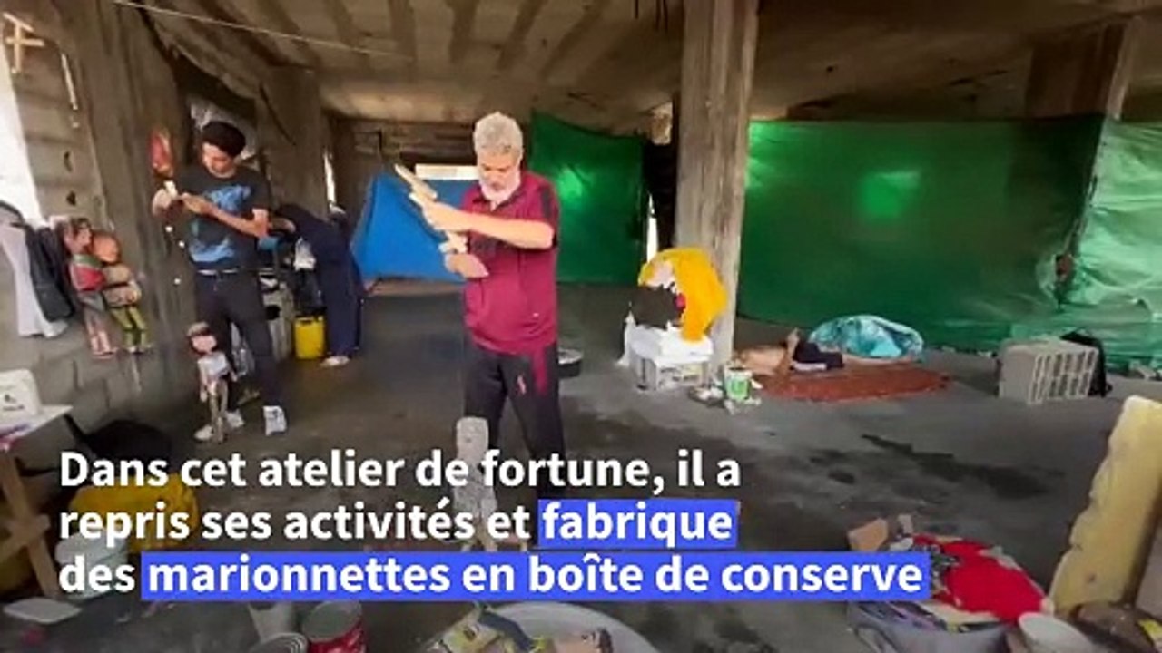 Un artiste palestinien fabrique des marionnette...