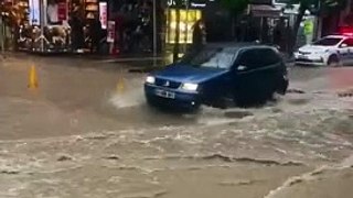 Belediye yağmur suyu hattı döşediğini duyurmuştu: Elazığ'da yarım saatlik yağış, taşkın ve sele neden oldu