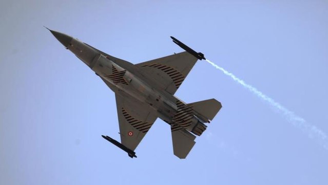 Solo Türk ve Türk Yıldızları'nın prova uçuşu nefesleri kesti