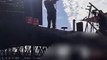 Se cae una pantalla gigante sobre un escenario durante una actuación en Chile