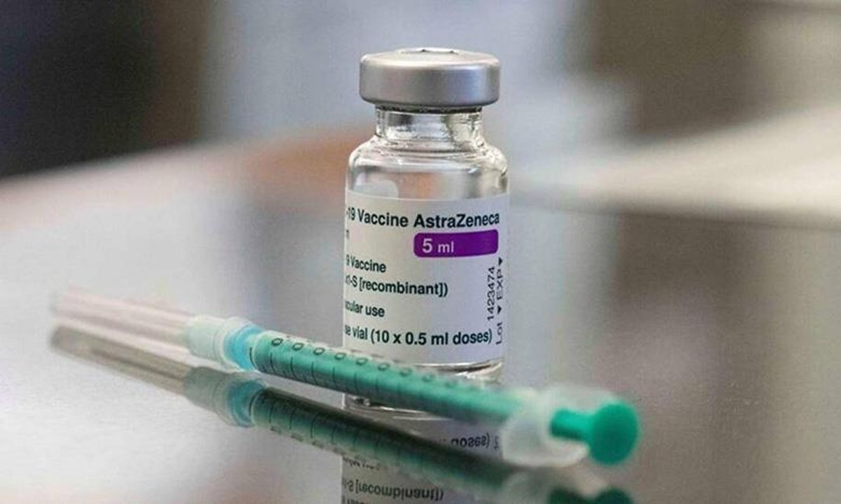 أسترازينيكا تعترف بأن لقاح كورونا يسبب آثارا جانبية مميتة