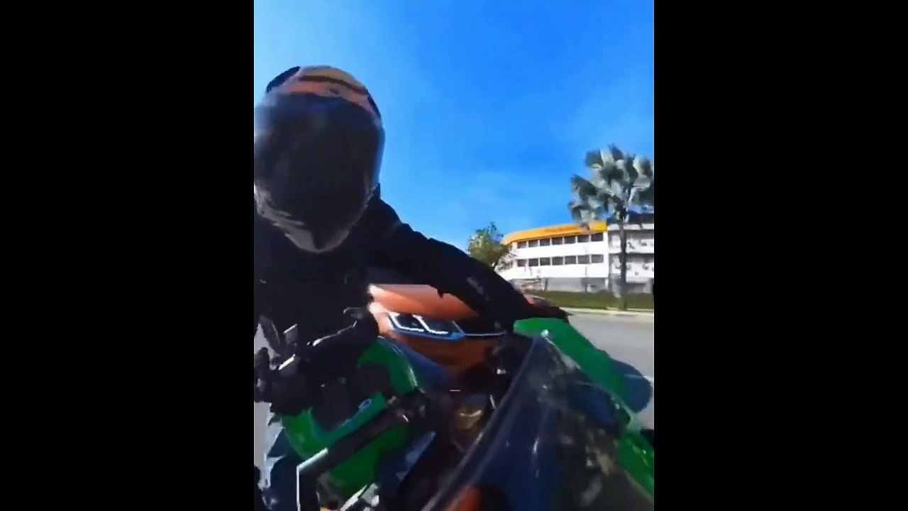 Conducteur idiot VS motard
