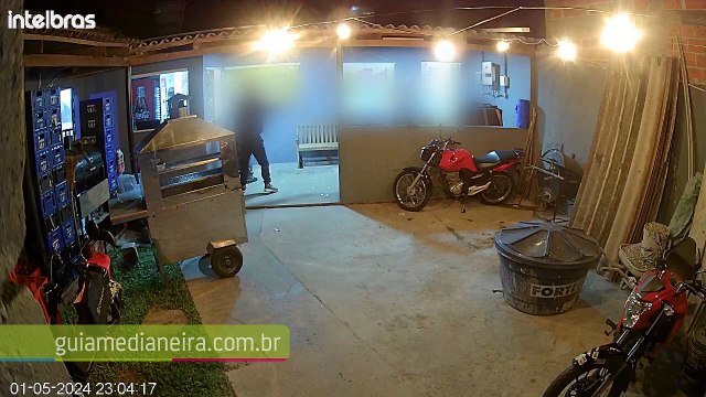 Câmeras de segurança flagram assalto em pizzaria de Medianeira