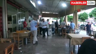 Adana'da otomobil kahvehaneye girdi... O anlar kamerada