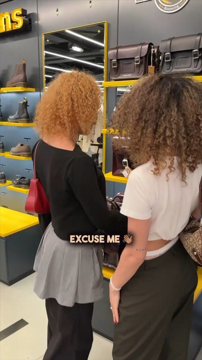 Dou il sort le gars a LA FIN ?!  validez vous la tenue ?! 