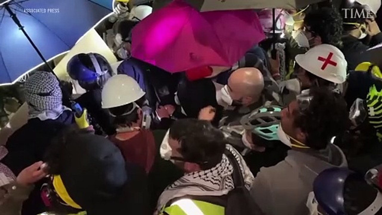 Police Dismantle Pro-Palestinian Demonstrators’ Encampment at UCLA