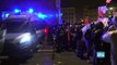 Tensioni al Livorno nel corteo antifascista contro Salvini, attivisti lanciano pomodori e uova contro la Polizia