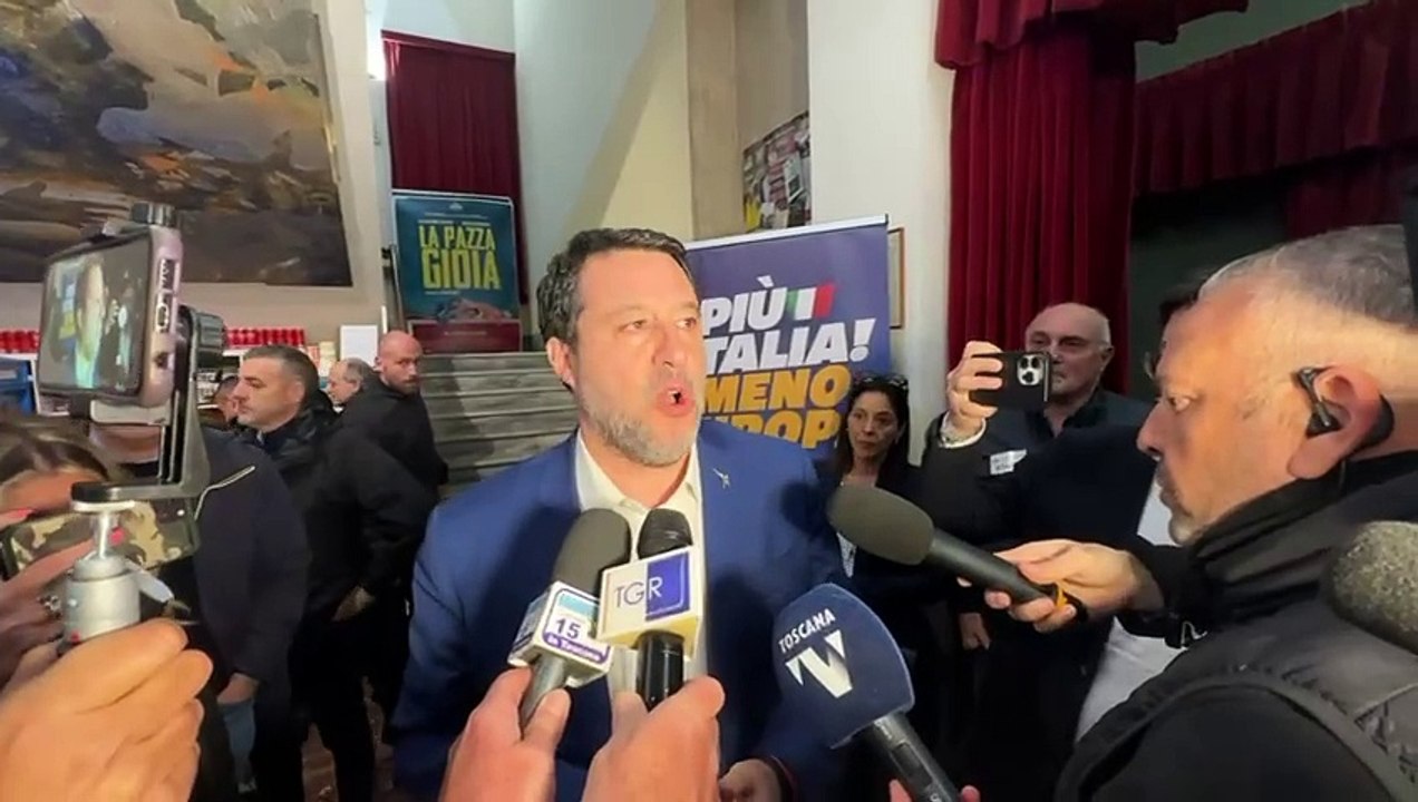 Salvini contestato a Livorno, il ministro: "La Lega ? per la libert?. I fascisti rossi sono gli ultimi rimasti"
