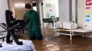 VÍDEO: Hospital fica completamente alagado após fortes chuvas; veja