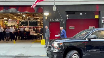 Donald Trump sorprende a bomberos de Nueva York con entrega de pizzas
