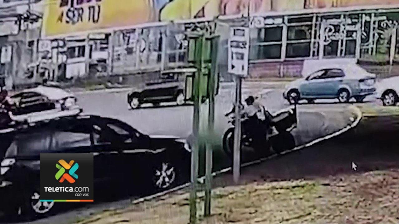 tn7-Oficial de tránsito asegura que vio la muerte de cerca cuando carro casi lo atropella-020524