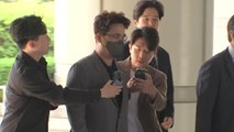 '뒷돈 혐의' KIA 장정석·김종국 첫 재판서 혐의 부인 / YTN