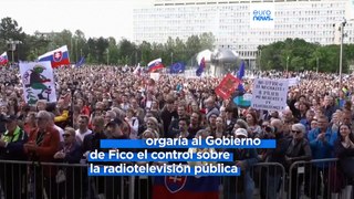 Miles de eslovacos protestan contra el plan del Gobierno para controlar la radiotelevisión pública