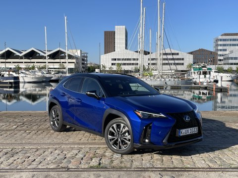 Lexus UX 300h (2024)