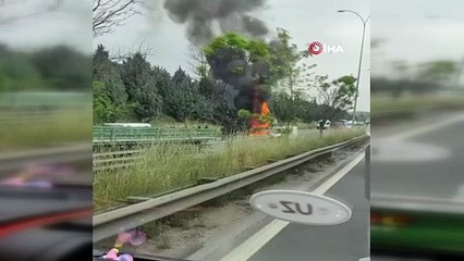 TEM’de minibüs seyir halindeyken yandı