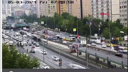 Beylikdüzü'nde servis aracı devrildi : 13 kişi yaralandı