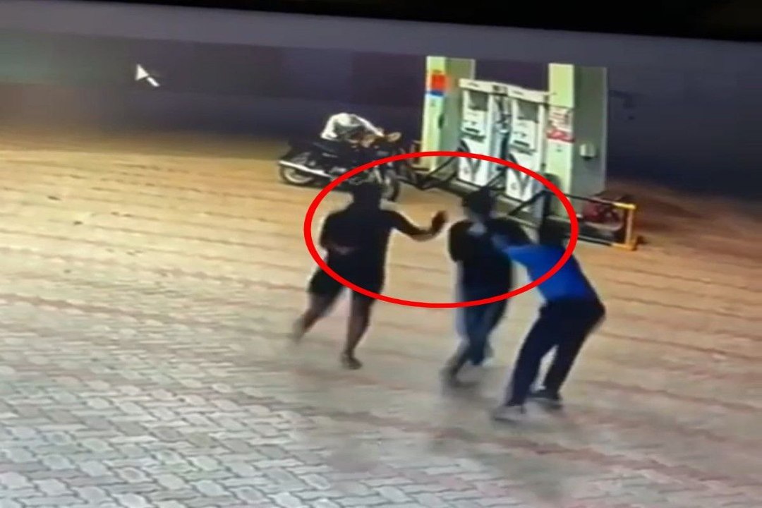 पेट्रोल पंप को लूटने की घटना; CCTV कैमरे में हुई कैद, देखें वीडियो