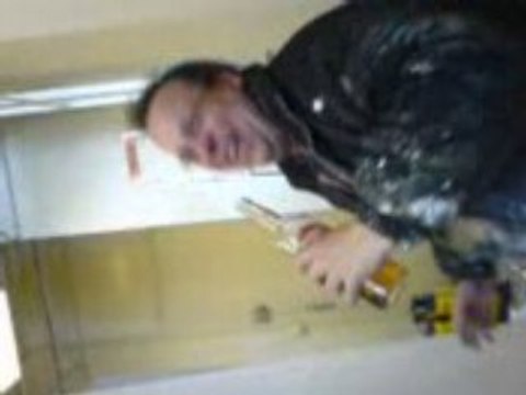 un mec bourré délire