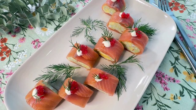 Rollitos de salmón ahumado y aguacate