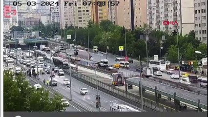 Beylikdüzü'nde servis aracı devrildi : 13 yaralı