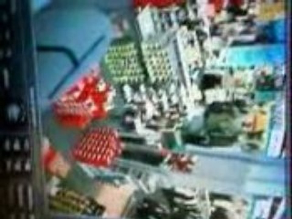 antoine danse la tecktonik!!(video sur le coté dsl!)