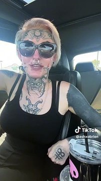 Non mi assumono per 'mancanza di esperienza' ma secondo me è per tatuaggi e piercing