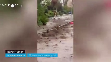 Скачать видео: Storms cause flash flooding in Baden-Württemberg, Germany