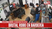 Brutal robo en barbería queda registrado en las cámaras de seguridad