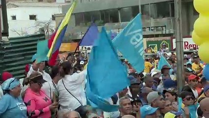 Opositora Machado lleva campaña a golpeada capital petrolera de Venezuela