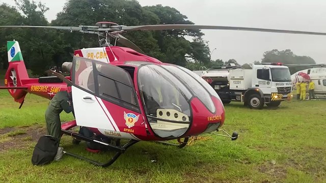 Aeronave do Paraná resgata pessoas ilhadas no Rio Grande do Sul