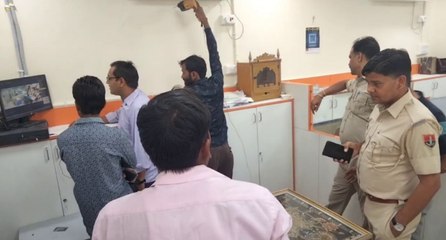 Video : बैंक में केसीसी जमा करवाने आए किसान की जेब से पचास हजार पार