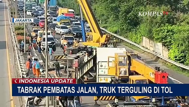 Kronologi Truk Tabrak Pagar Pembatas hngga Terguling di Tol JORR