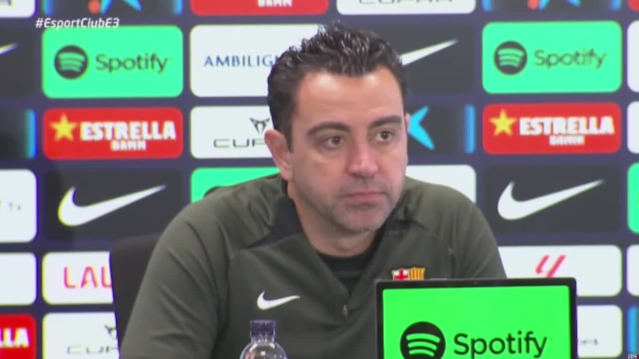 Xavi responde a las críticas a Lewandowski y ha...