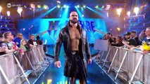 Drew McIntyre entrando ao som de Não aprendi a dizer adeus - Leandro e Leonardo