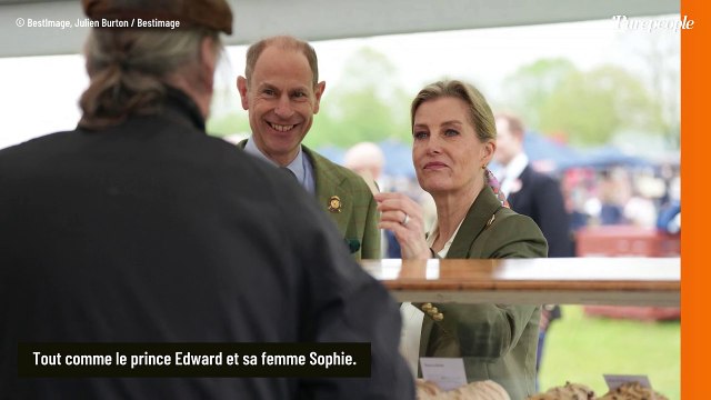 PHOTOS Charles III de retour et loin de Camilla : très rares gestes tendres avec une femme qu'il connaît bien, de belles retrouvailles à Windsor