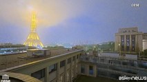 Fulmine colpisce la Tour Eiffel e il cielo di Parigi si illumina a giorno