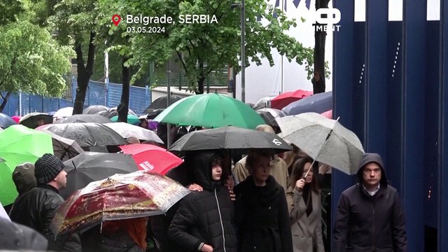 В Белграде скорбят по жертвам массовой стрельбы в школе