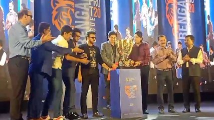 ময়দান মাতাতে আসছে বেঙ্গল প্রো T-20, সৌরভ-ঝুলনের হাত ধরে হল ট্রফি উন্মোচন