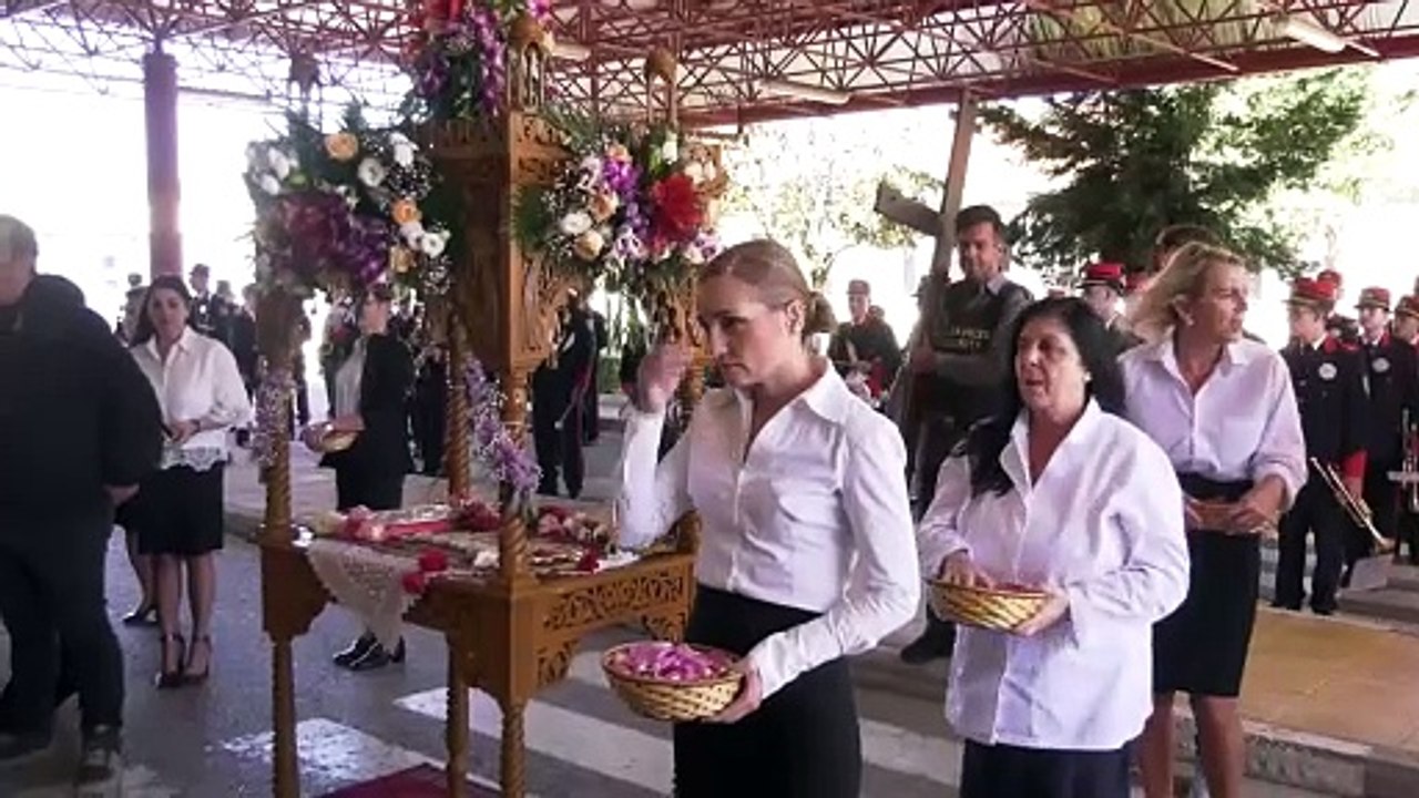 Λαμία: Εκατοντάδες πιστοί στην περιφορά του πρώτου Επιταφίου στο Νοσοκομείο της πόλης